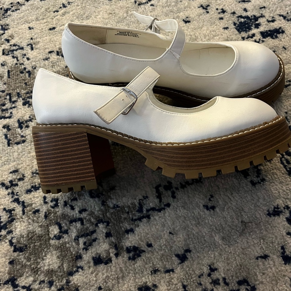Women’s size 10 MIA platform Mary Jane shoes